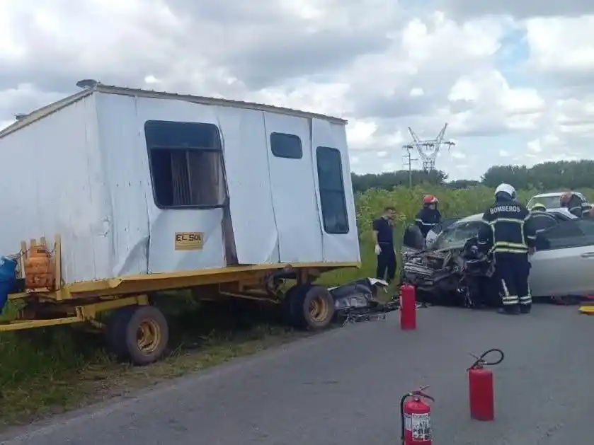 El choque fue por alcance a una casilla que era remolcada