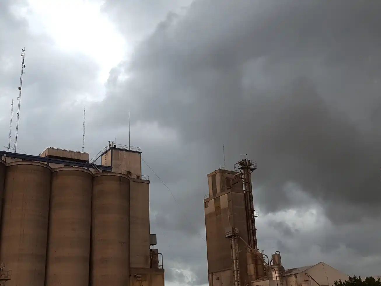 El Servicio Meteorológico Nacional renovó el alerta por tormentas fuertes