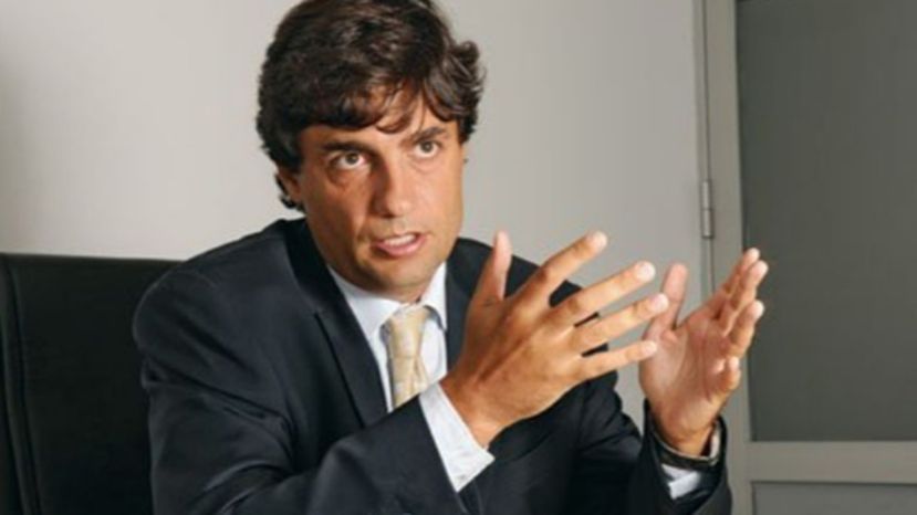 Para Lacunza, los gremios docentes deberían “separar la política de las aulas”