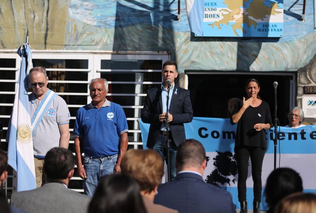 El intendente Viotti encabezó la conmemoración por el "Día de los Veteranos y los Caídos en Malvinas"