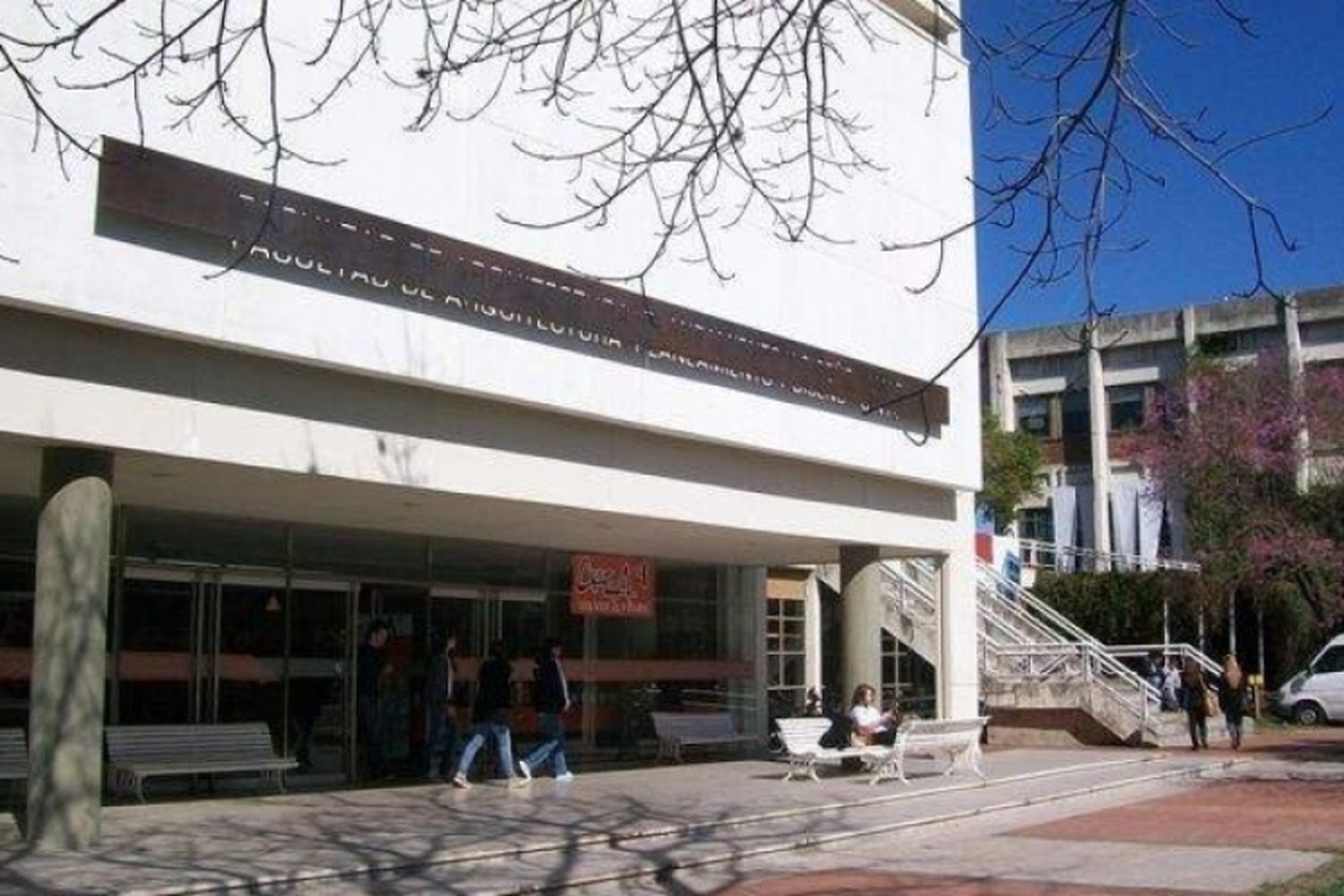 El curioso reclamo de estudiantes de arquitectura para exigir un «plotter público»
