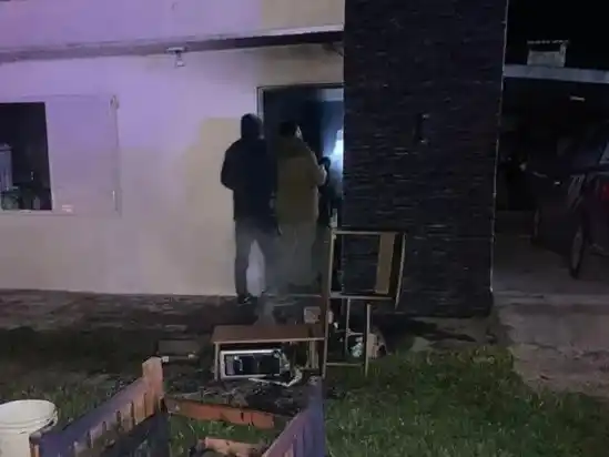 Madre e hijo inhalaron monóxido de carbono tras un incendio y se encuentran en estado reservado