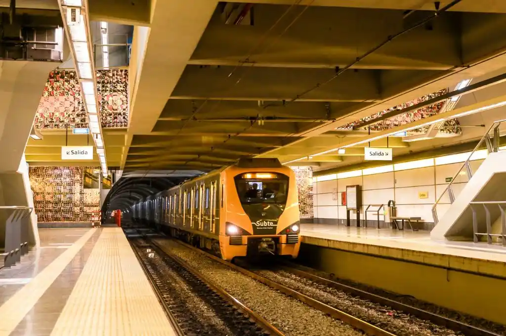 El hombre se desvaneció cerca de los molinetes de ingreso y egreso al subte.