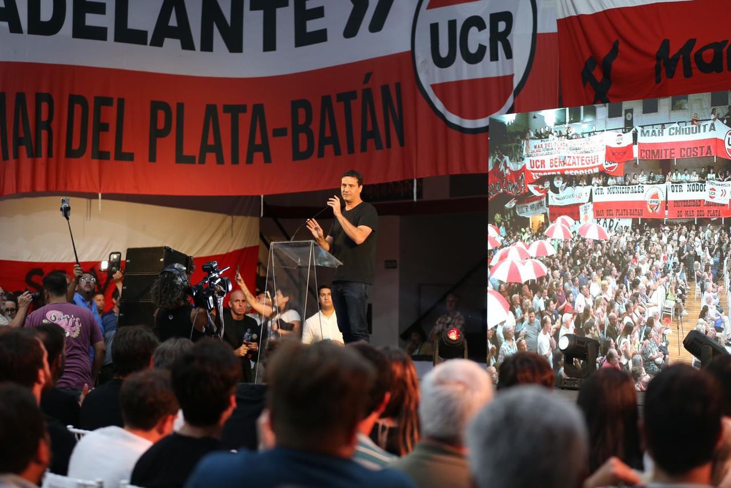 Acto multitudinario de la UCR bonaerense en Mar del Plata