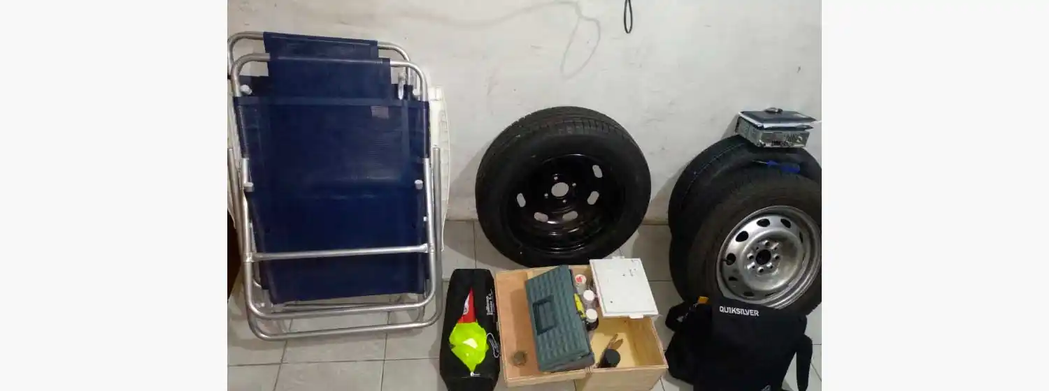 Cayeron dos hombres que usaban un inhibidor de alarma para robar autos