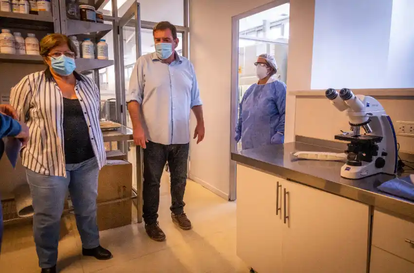 Ya funciona el primer laboratorio municipal para el procesamiento de muestras de COVID-19