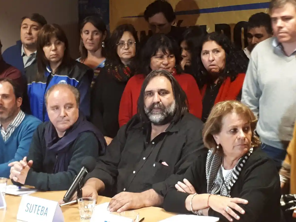 Los docentes bonaerenses esperarán a la reunión paritaria para decidir si van al paro