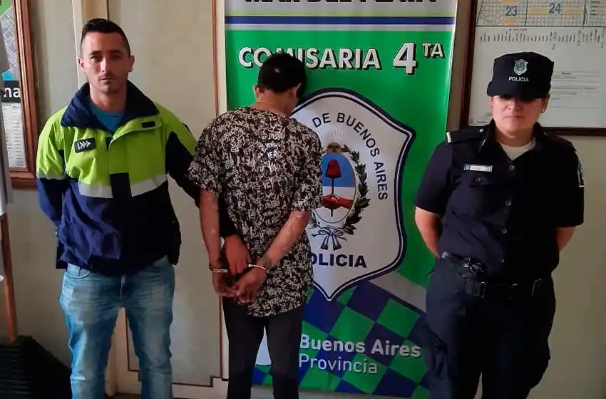 Atraparon a un hombre por robar un auto y una moto del playón municipal