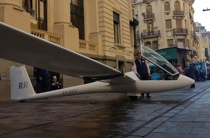Rosario Vuela 2019: aviones invaden el cielo rosarino para los fanáticos del aire