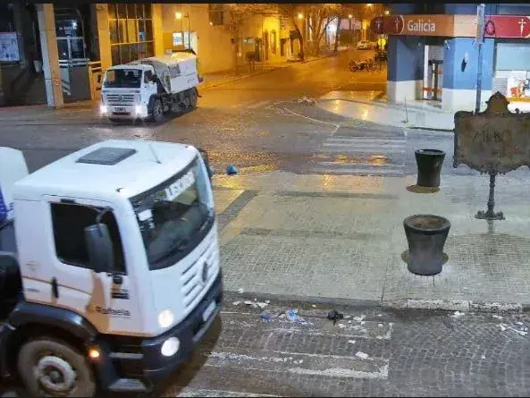 La municipalidad llevó a cabo trabajos de limpieza en el centro tras los festejos por el triunfo de Argentina