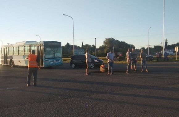 Camioneros cortaron la autopista Rosario-Buenos Aires y rutas provinciales