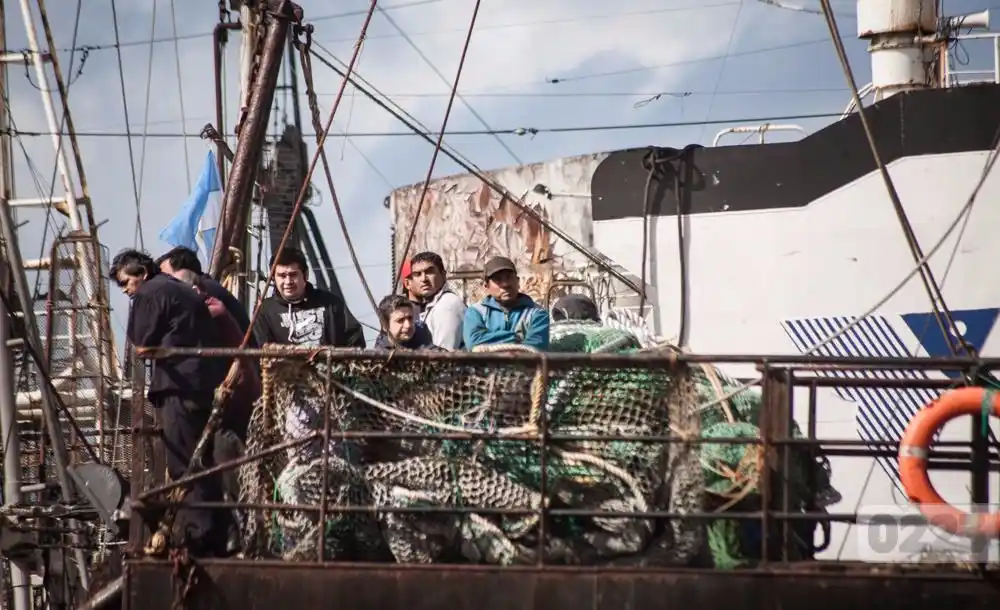 Pese al mal tiempo siguen buscando a la tripulación del San Antonino en Mar del Plata 