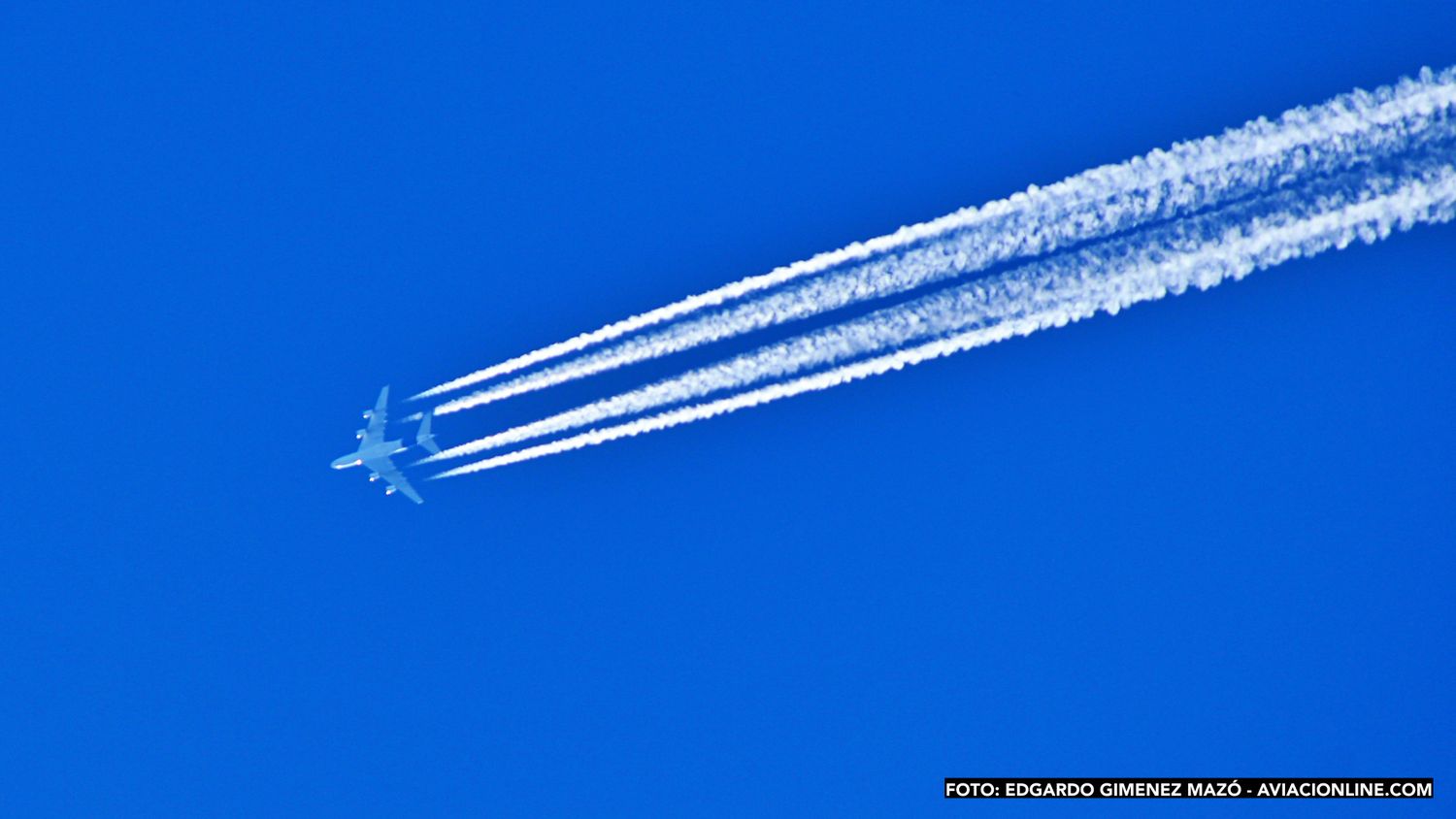 El A380 "azul" en vuelo por primera vez a Sudamérica: los canales para ver en vivo su llegada