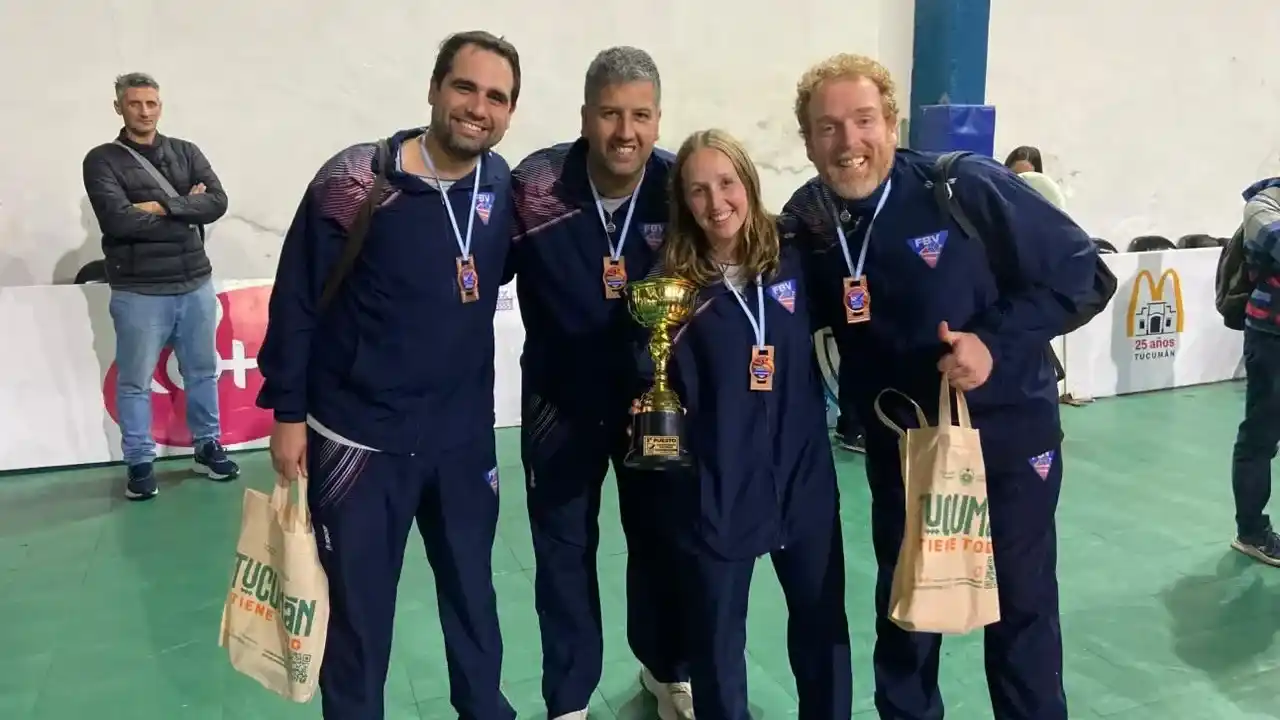 Esparraguera. Junto a su cuerpo técnico en el seleccionado provincial