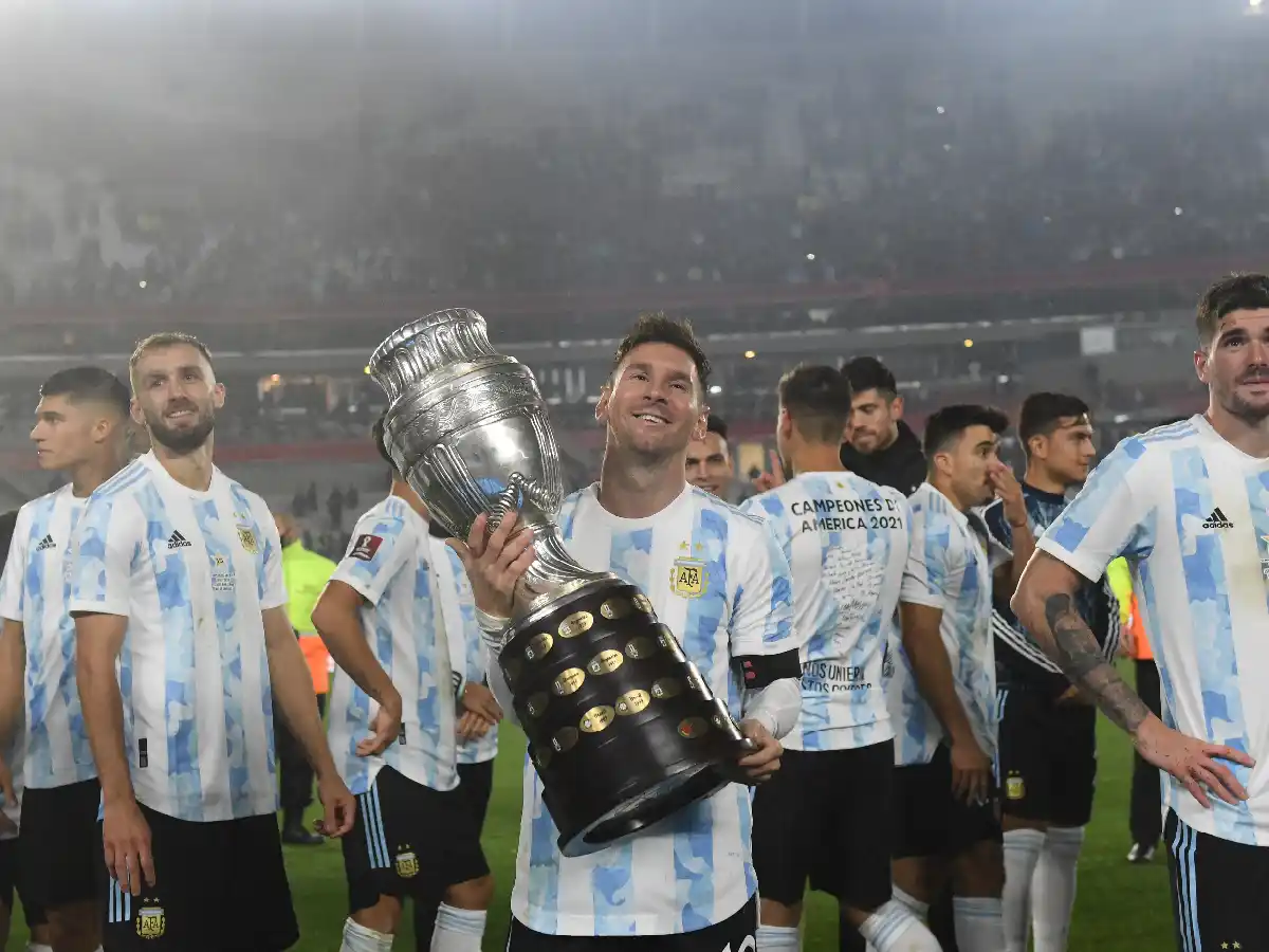 La Selección dio la vuelta olímpica ante su gente