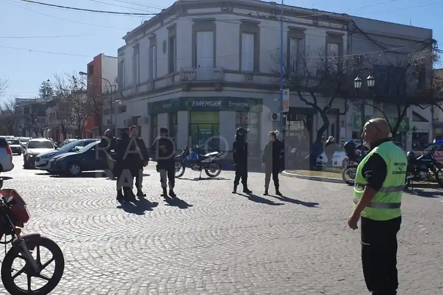 Otro accidente en pleno centro de la ciudad entre una moto y un auto