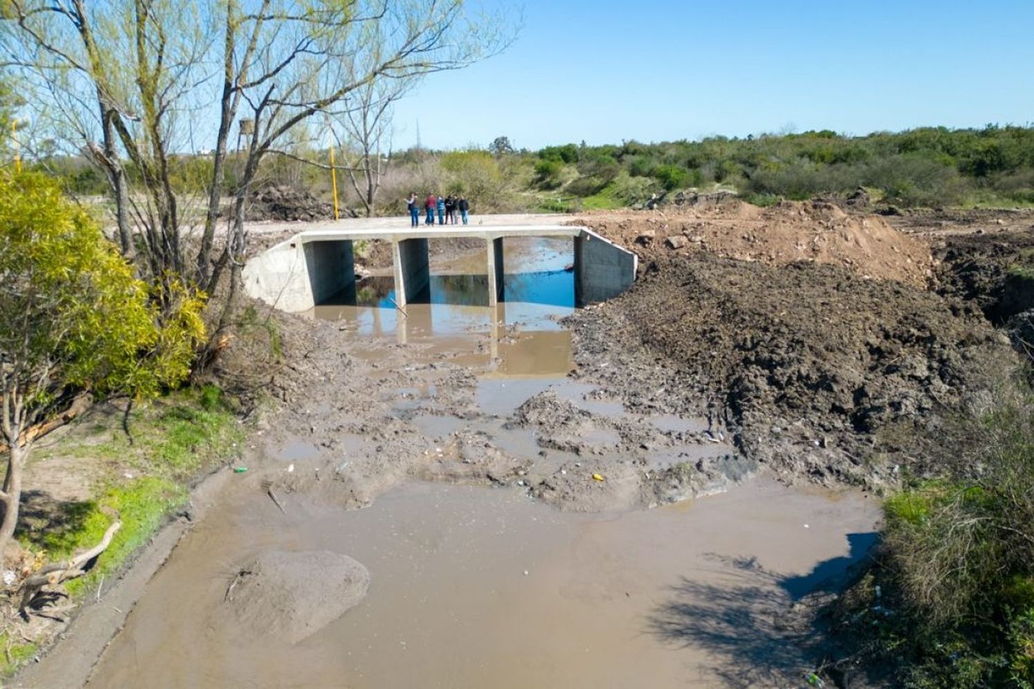 Playa y espacio verde: Finalizaron las obras del puente sobre el arroyo Gaitán en el Ecopaseo de Plaza de Aguas