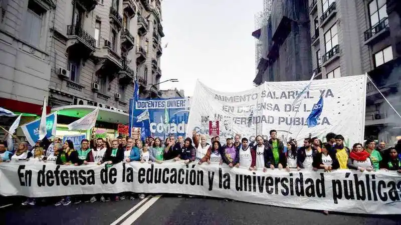 Javier Milei anunció que vetará la ley de financiamiento universitario aprobada por el Congreso