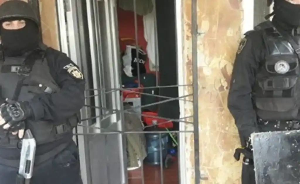 Allanamientos y detenciones en Fonavi de barrio San Jerónimo