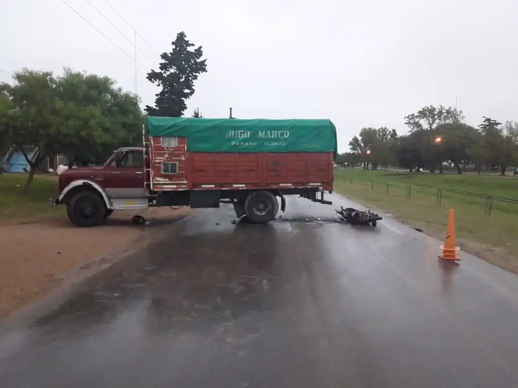 Motociclista lesionado en un accidente vial ocurrido en calle Los Constituyentes