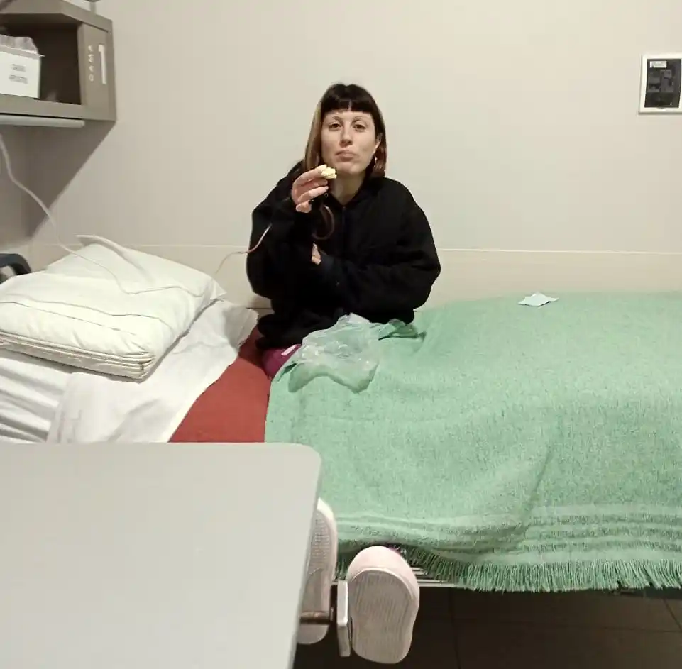 Julieta se encuentra en buen estado de ánimo, mientras aguarda por su completa recuperación.