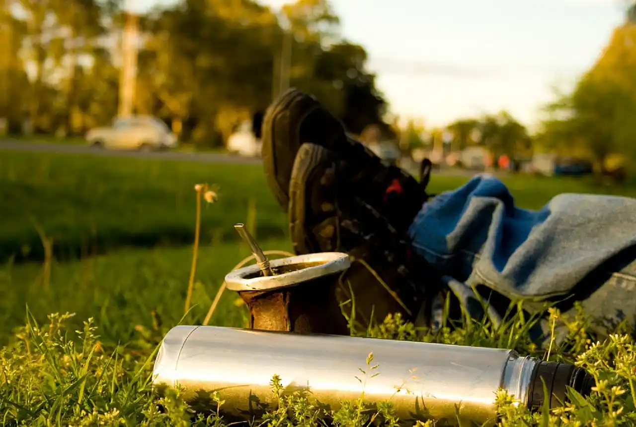 Apuntan al mate compartido como factor de los contagios y advierten que habrá más casos