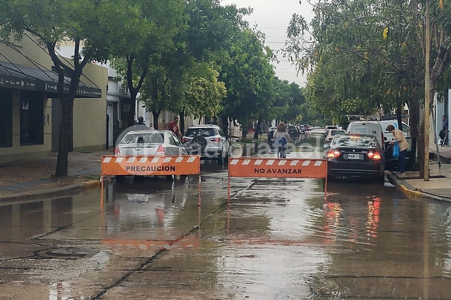 Más lluvia en Rafaela y nuevas complicaciones: tránsito cortado en algunos sectores