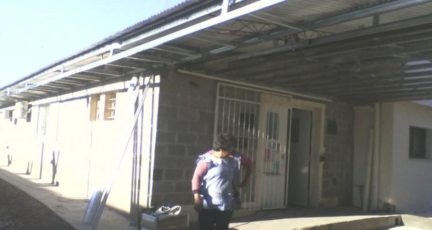 Avanza la reconstrucción del Centro de Salud de Río Tala