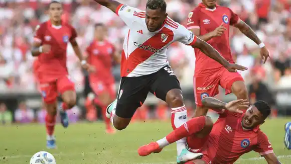 River y Argentinos empataron en el debut por la Copa de la Liga