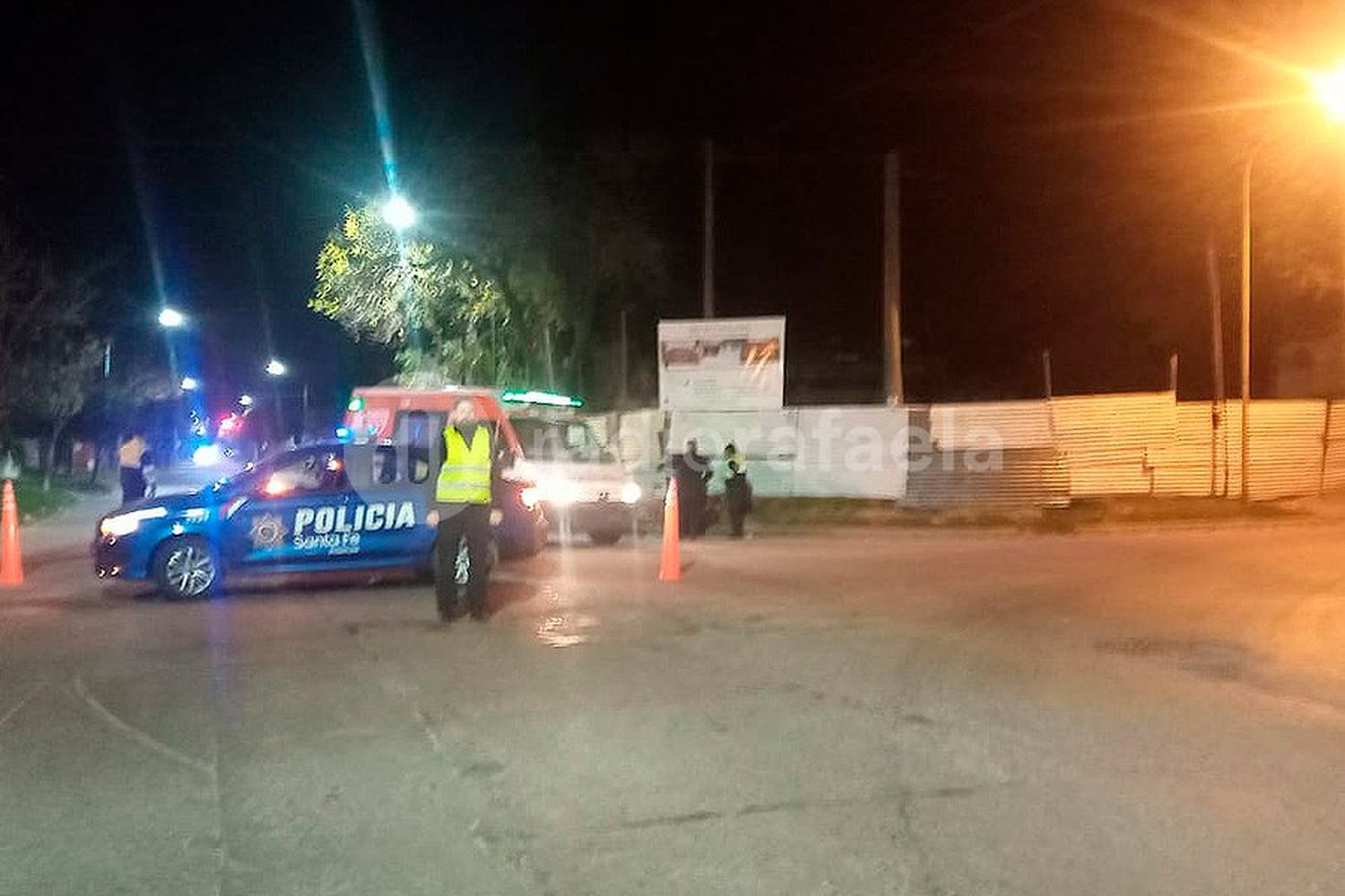 Otro accidente más en la esquina de Av. Brasil y General Paz: una mujer terminó en el hospital