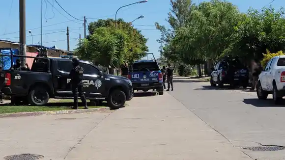 Allanamientos en calle Tucumán: habría al menos dos detenidos en el marco de una investigación