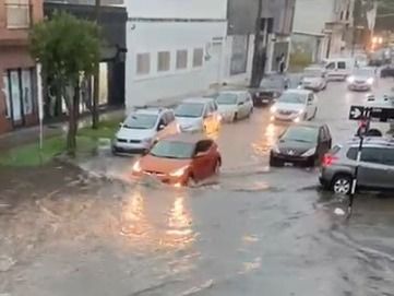 Cayeron 70 milímetros de agua en menos de una hora en Mar del Plata.