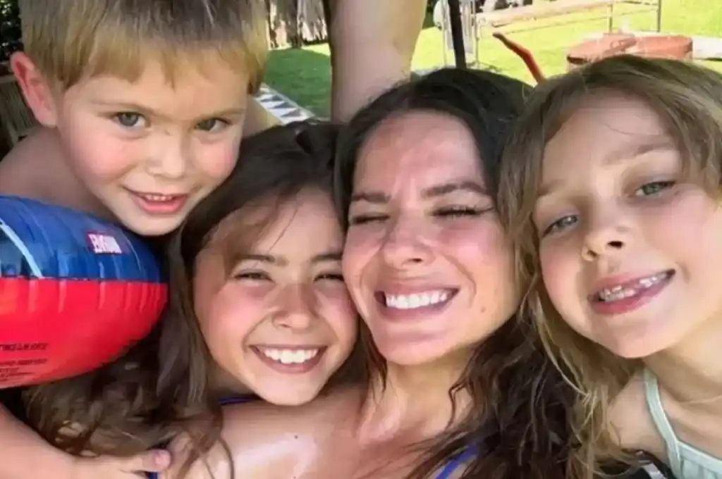 La China Suárez junto a sus hijos