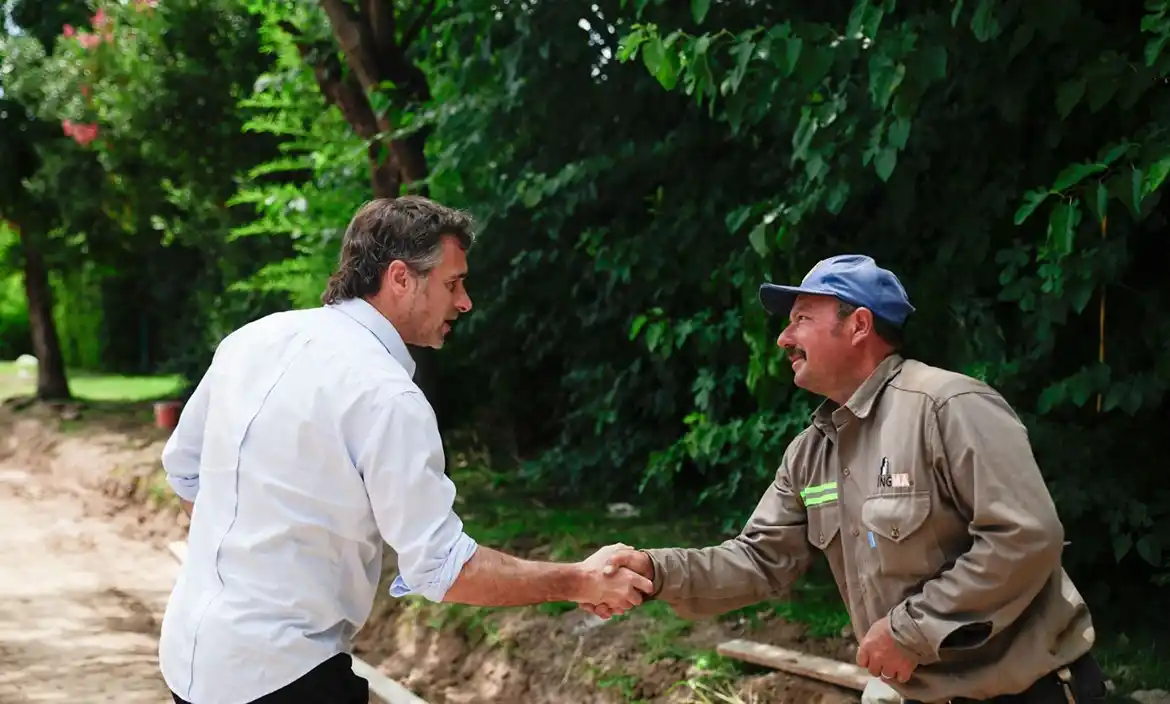 Achával recorrió los nuevos trabajos de asfaltos en Del Viso