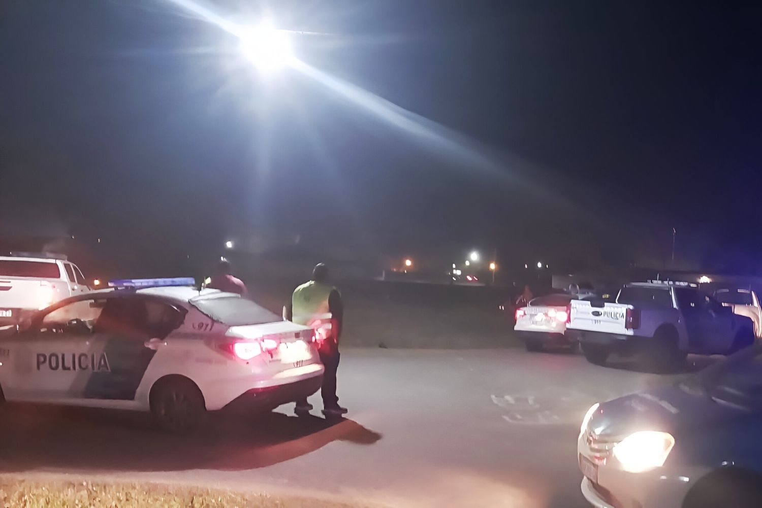 La policía allanó un domicilio en el conurbano, pero no pudo dar con el delincuente.