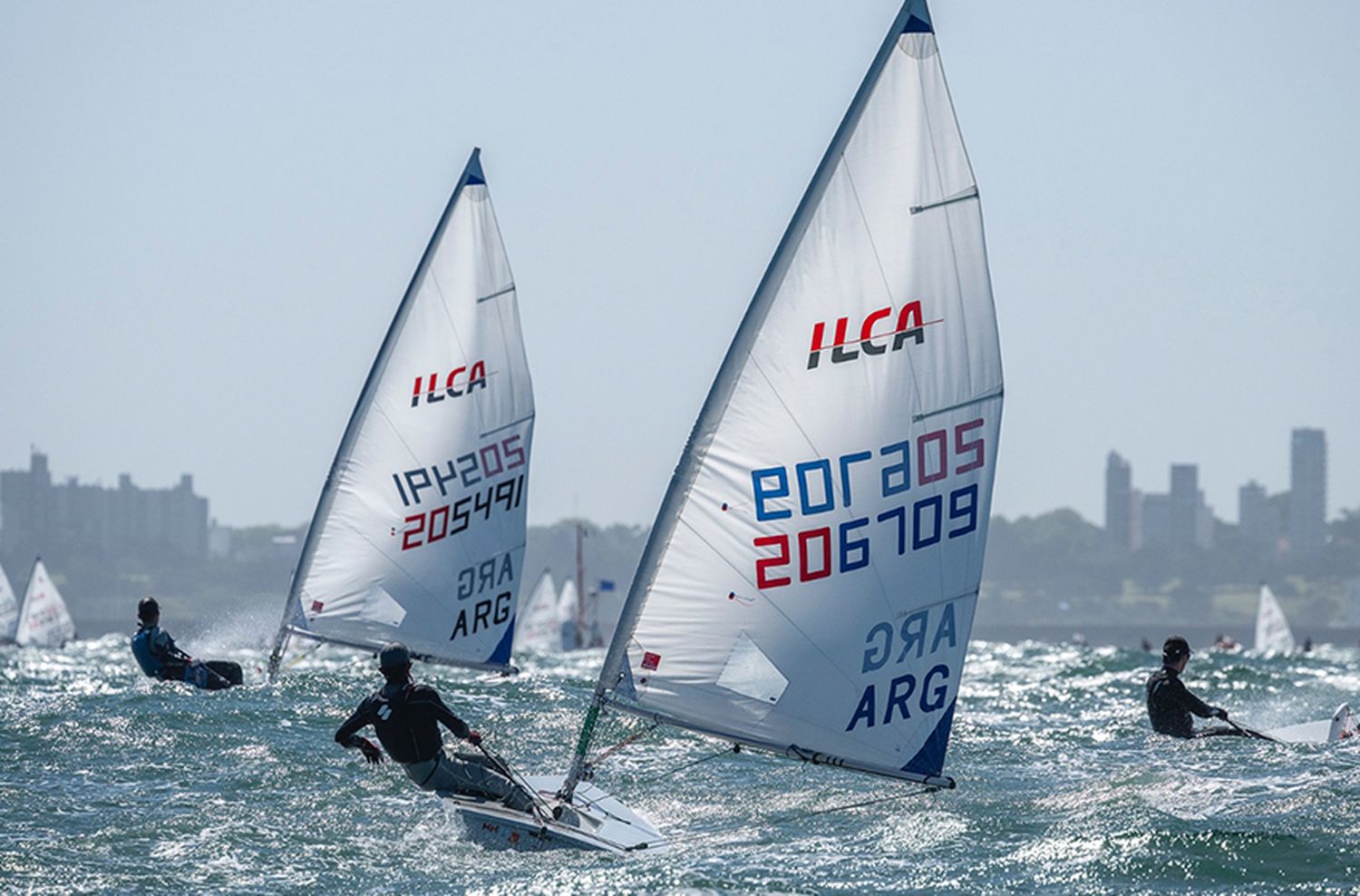El argentino Renna se mantiene líder en los campeonatos mundiales ILCA 6 2024