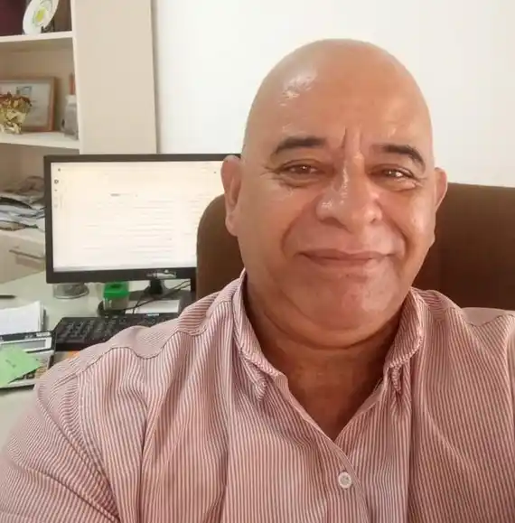 Constantino pidió que se extienda su licencia con goce de sueldo