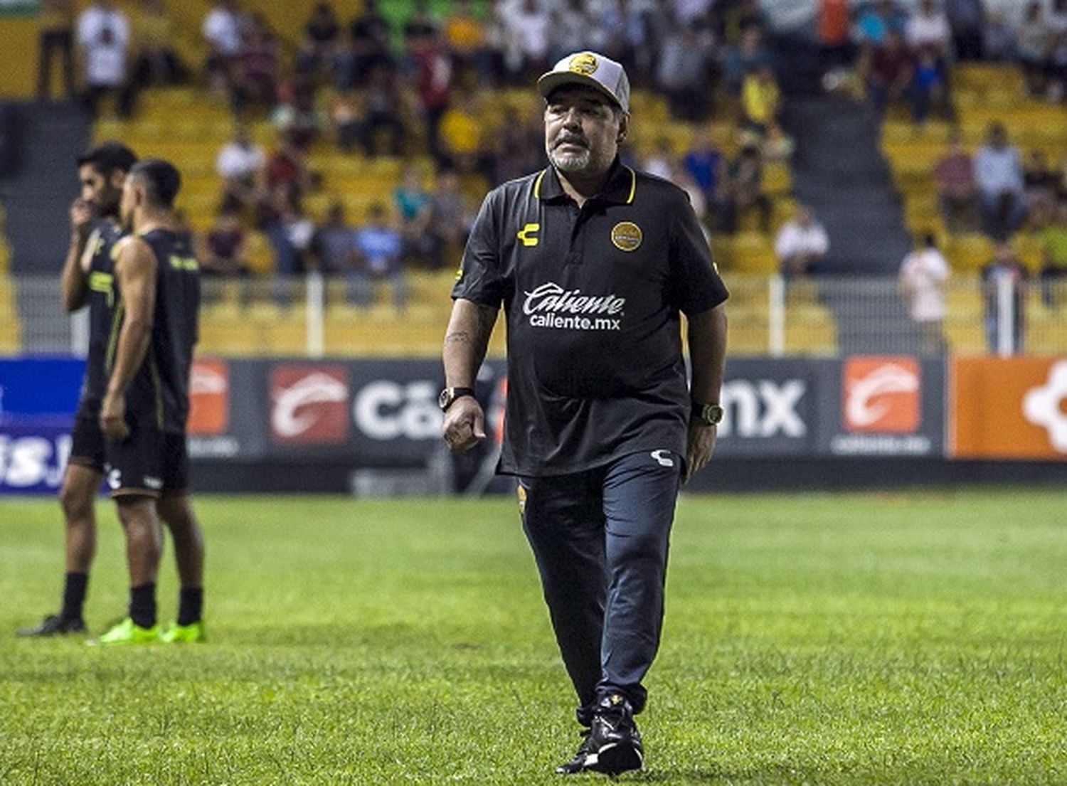Diego y un estreno soñado: victoria con goleada y clima de fiesta