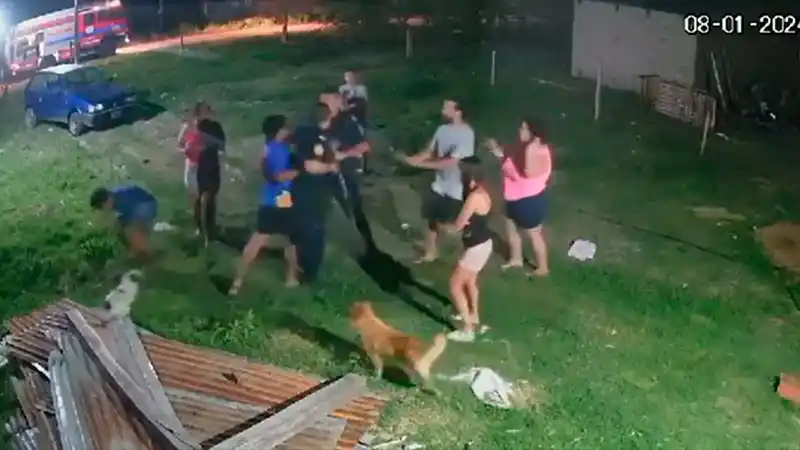 Violento enfrentamiento entre varios policías y una familia de Concepción del Uruguay tras un incendio
