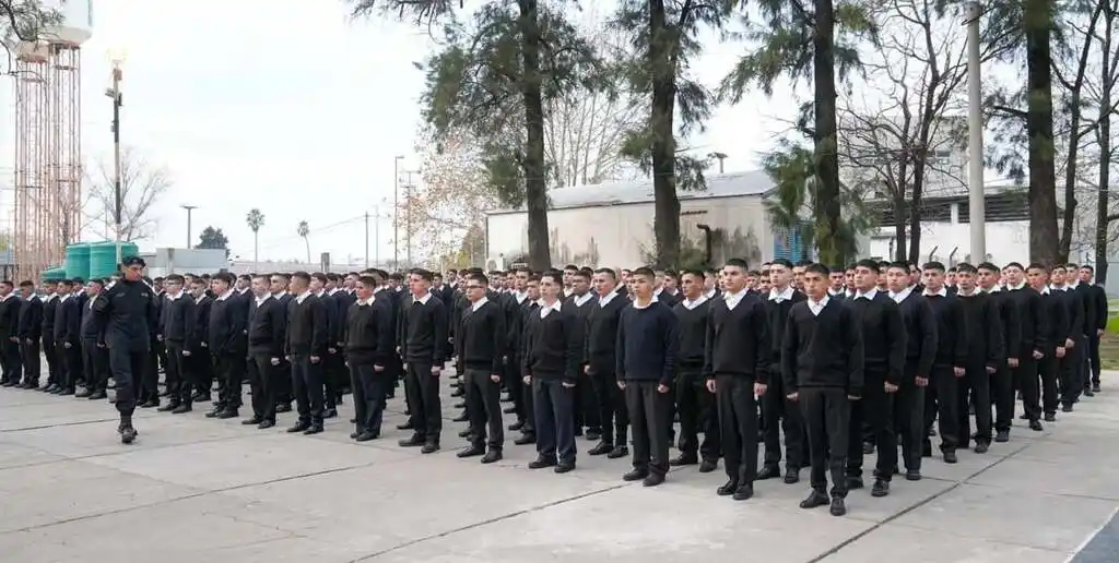 Aspirantes al Servicio Penitenciario, fuerza para la que el gobierno compró nuevo armamento. Foto: El Litoral