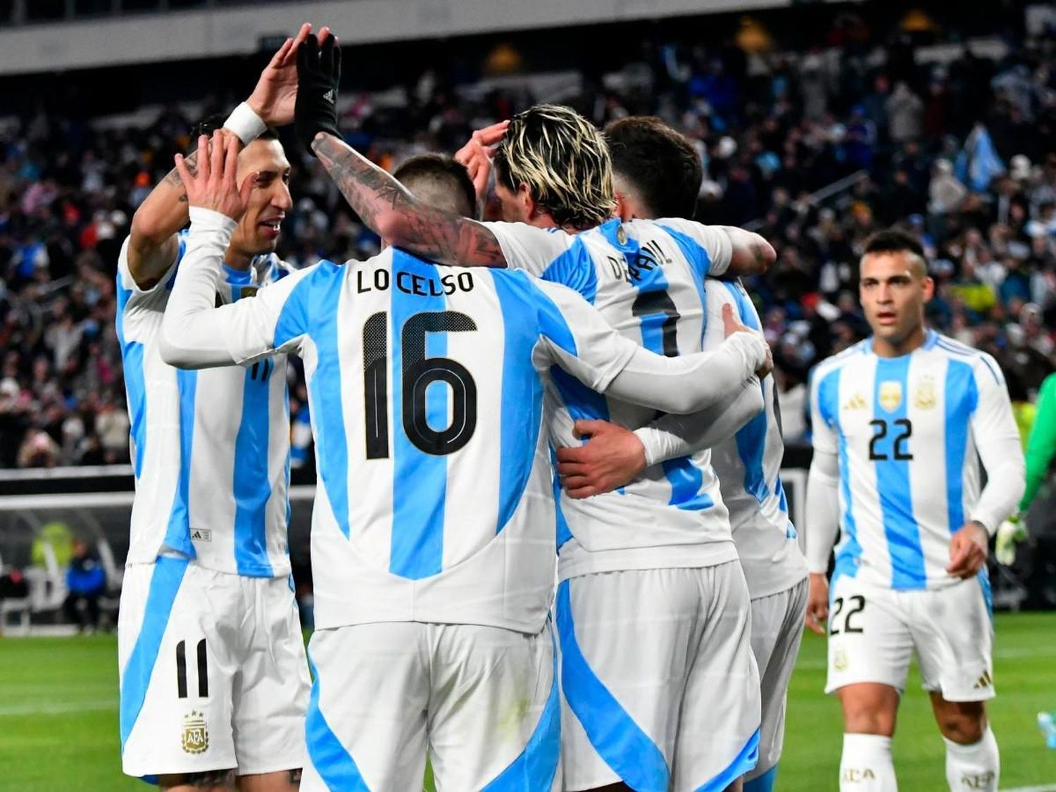 Argentina llega con puntaje ideal a cuartos de final.