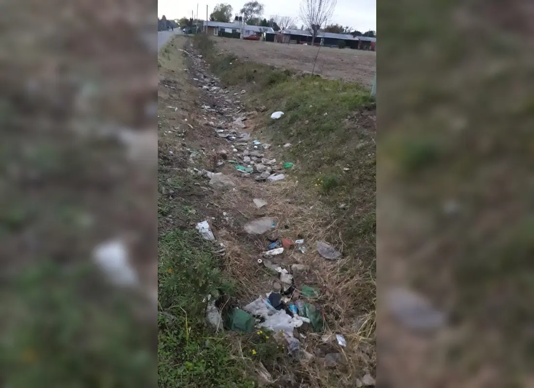 Queja por una “zanja sucia”