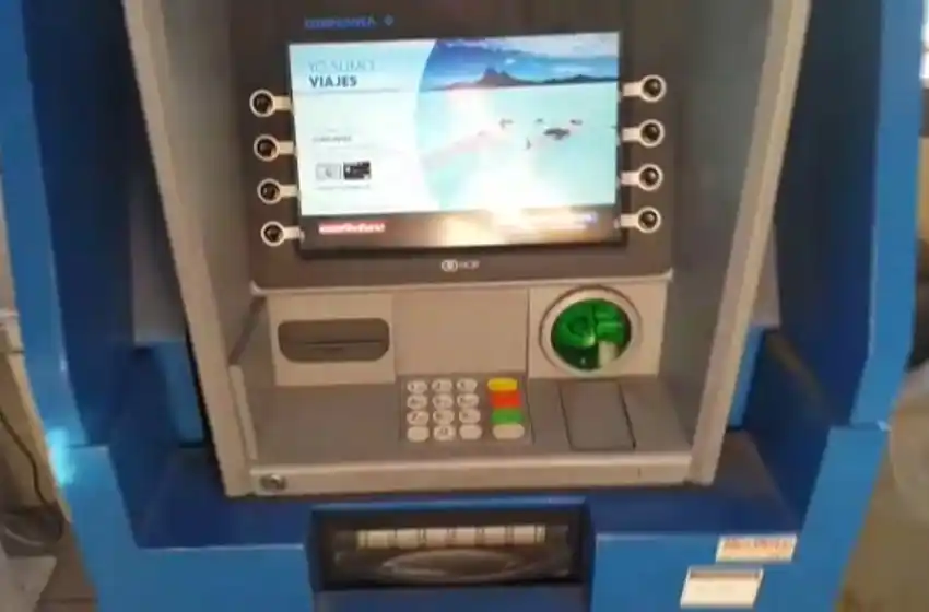Volvió el skimming: un joven de 22 años denunció estafa en el cajero automático
