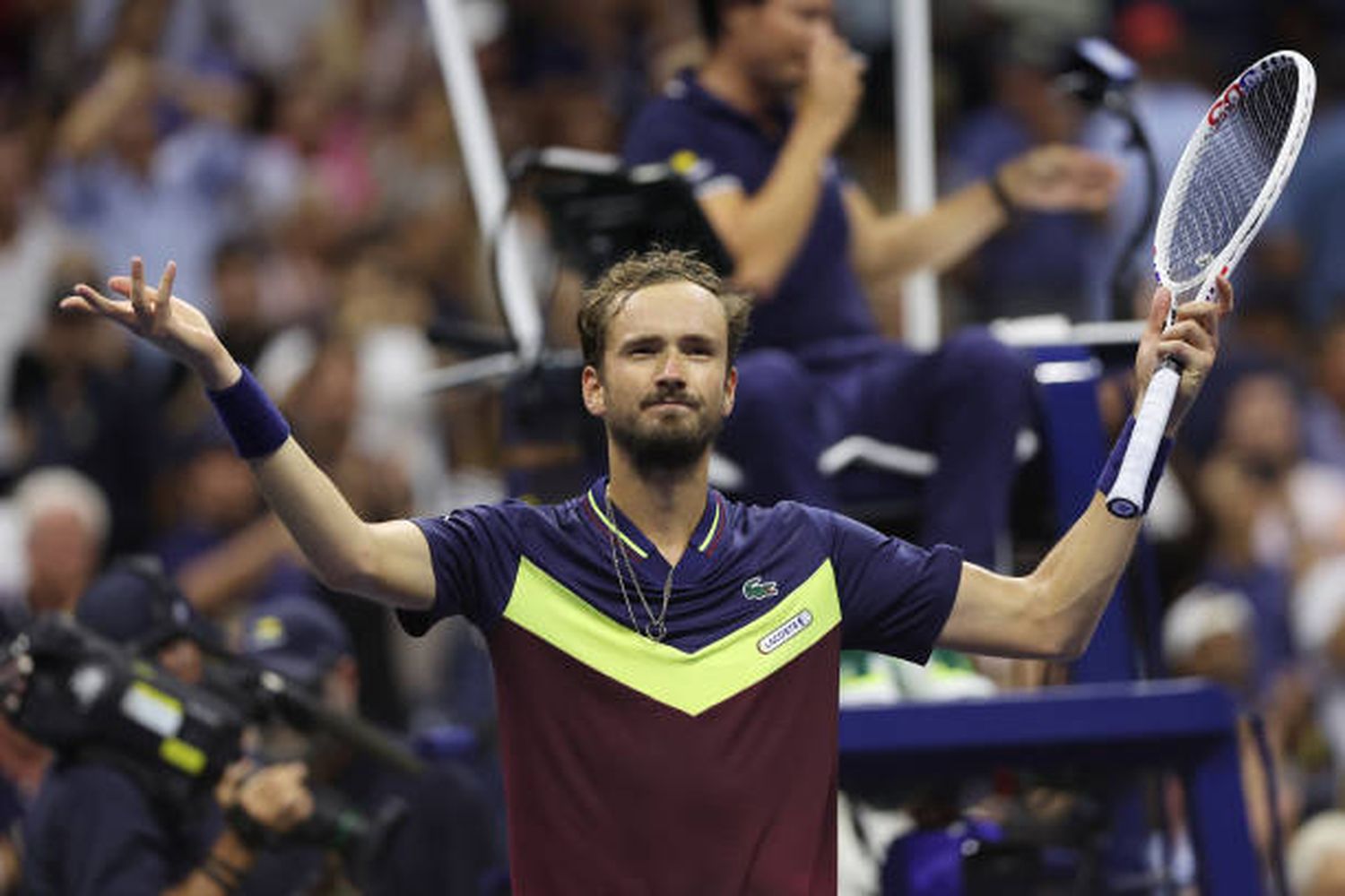 Medvedev frenó a Alcaraz y definirá el título con Djokovic