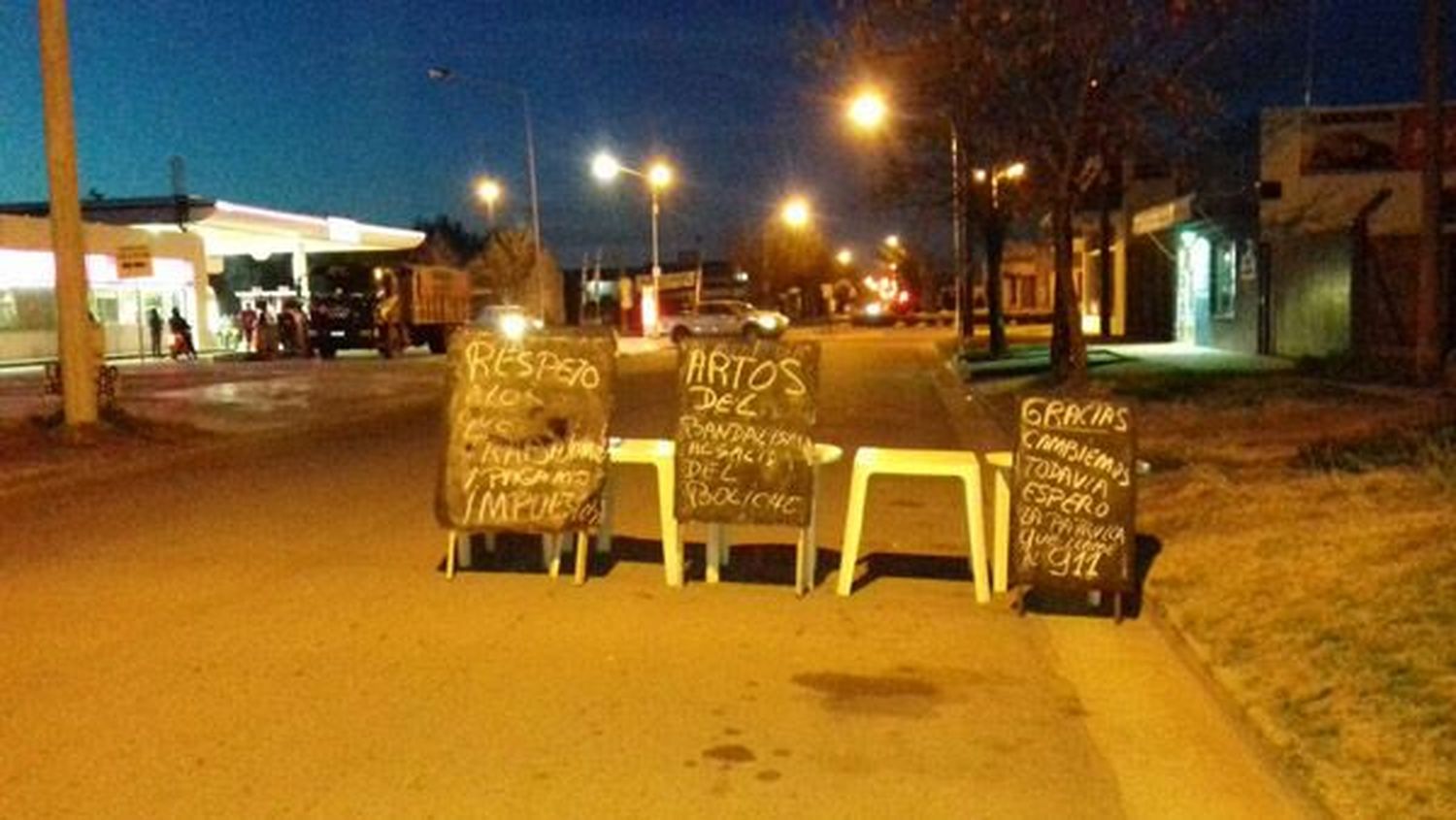Villegas: Harto de la inseguridad, protestó solo y con carteles contra el Intendente 