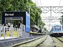 Tensión en Bernal: un menor atacó a un policía con un arma blanca