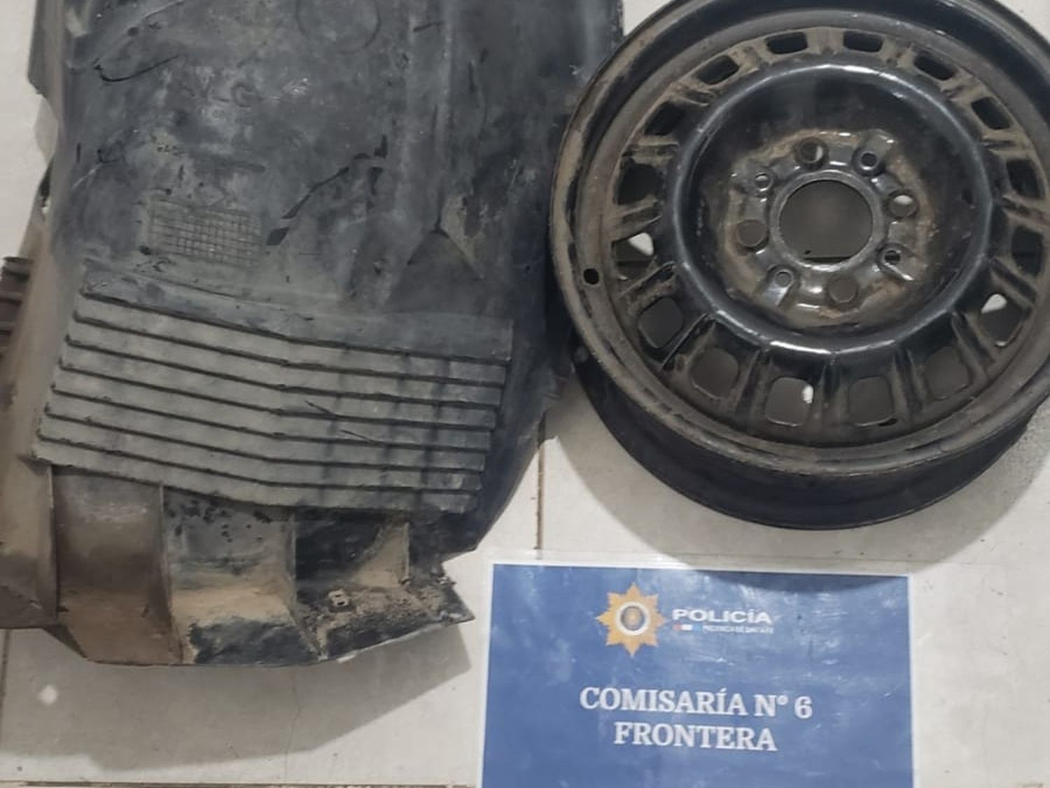 Hallaron una llanta y una tapa de motor en un importante procedimiento policial