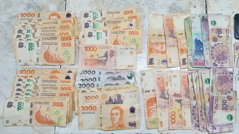 Vecinos redujeron a un delincuente que asaltó un minimercado y se llevó la recaudación