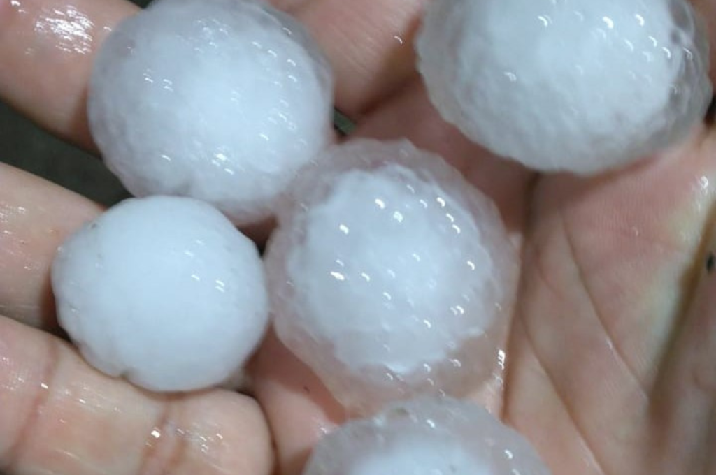 Video: impactante caída de granizo en el sur de la provincia de Santa Fe