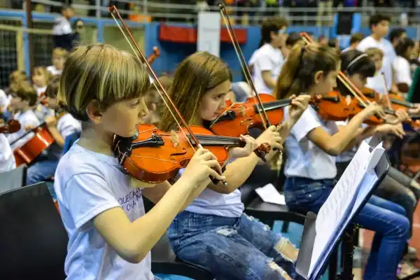 La orquesta escuela de Chascomús celebró sus 25 años con un “Conciertazo”